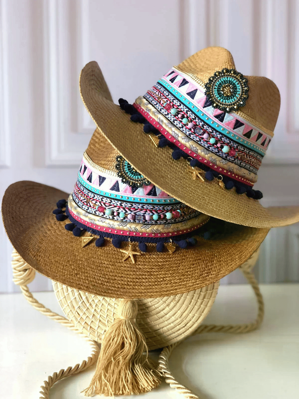 Adela hat