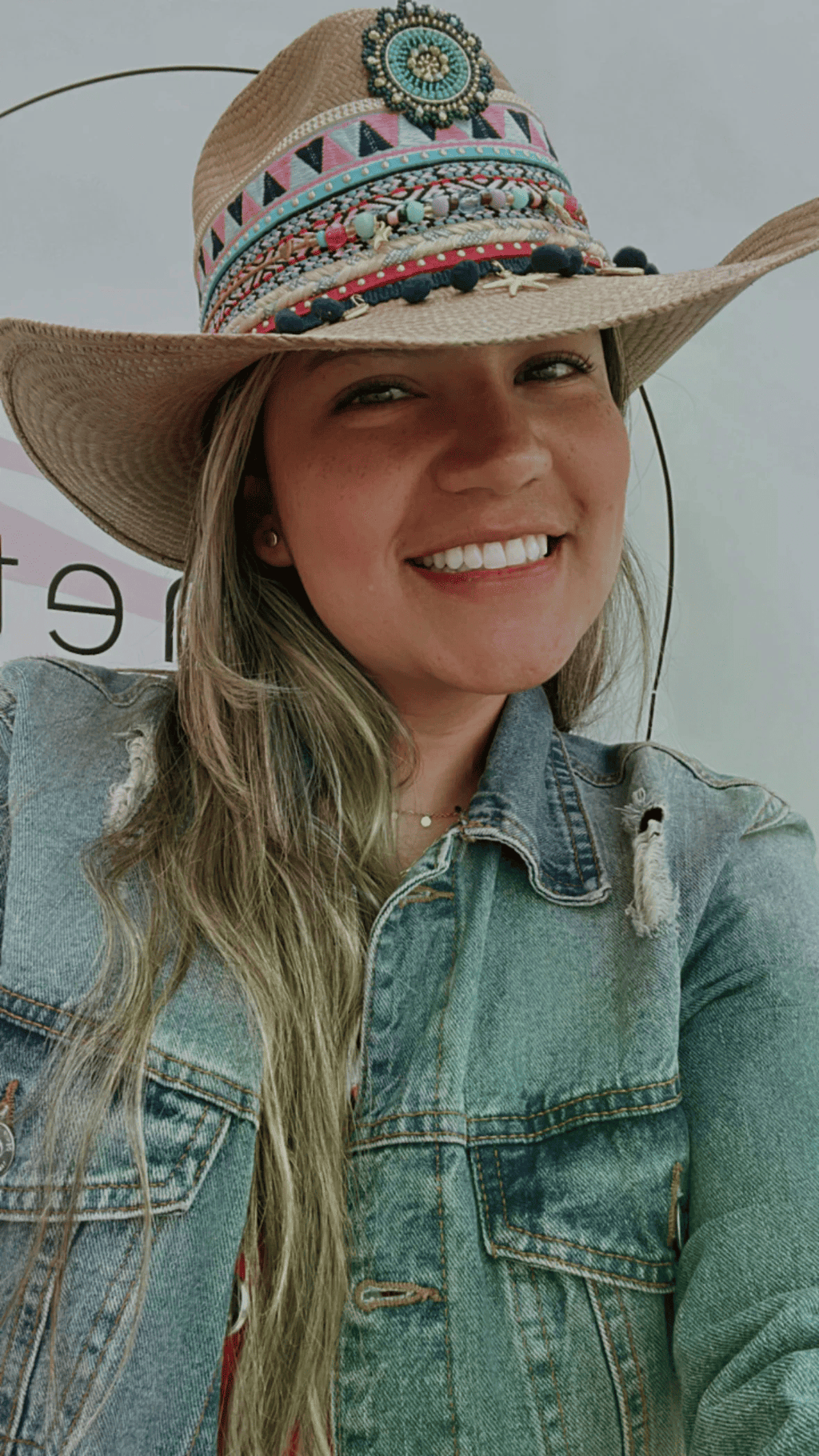 Adela hat