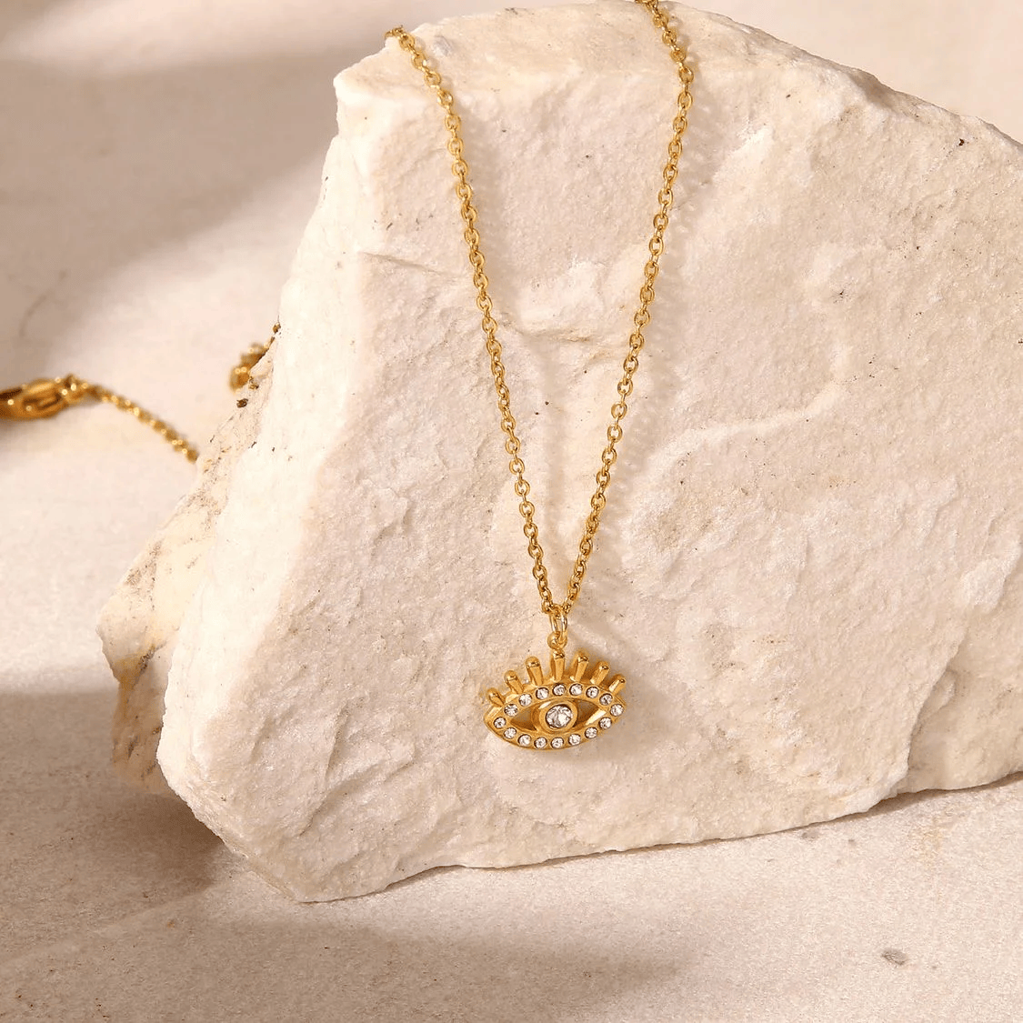 Eye gold necklace