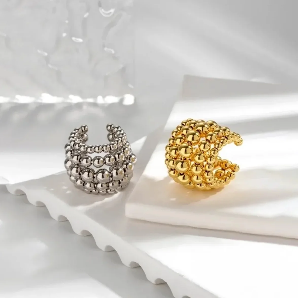 Lora Earcuff